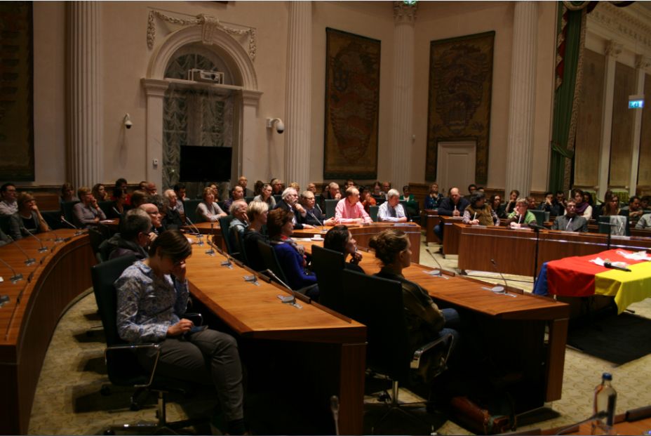 Impressie van het publiek bij het archeologiecollege.