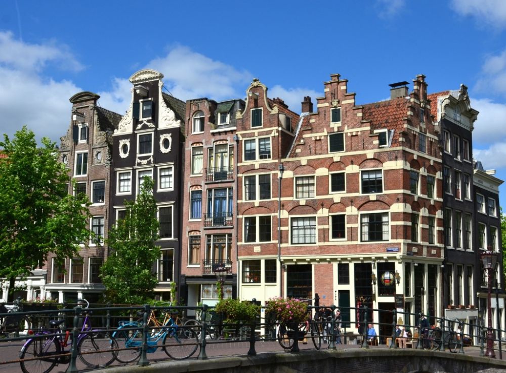 Het pand 'Papeneiland' op de hoek van de Prinsengracht en de Brouwersgracht