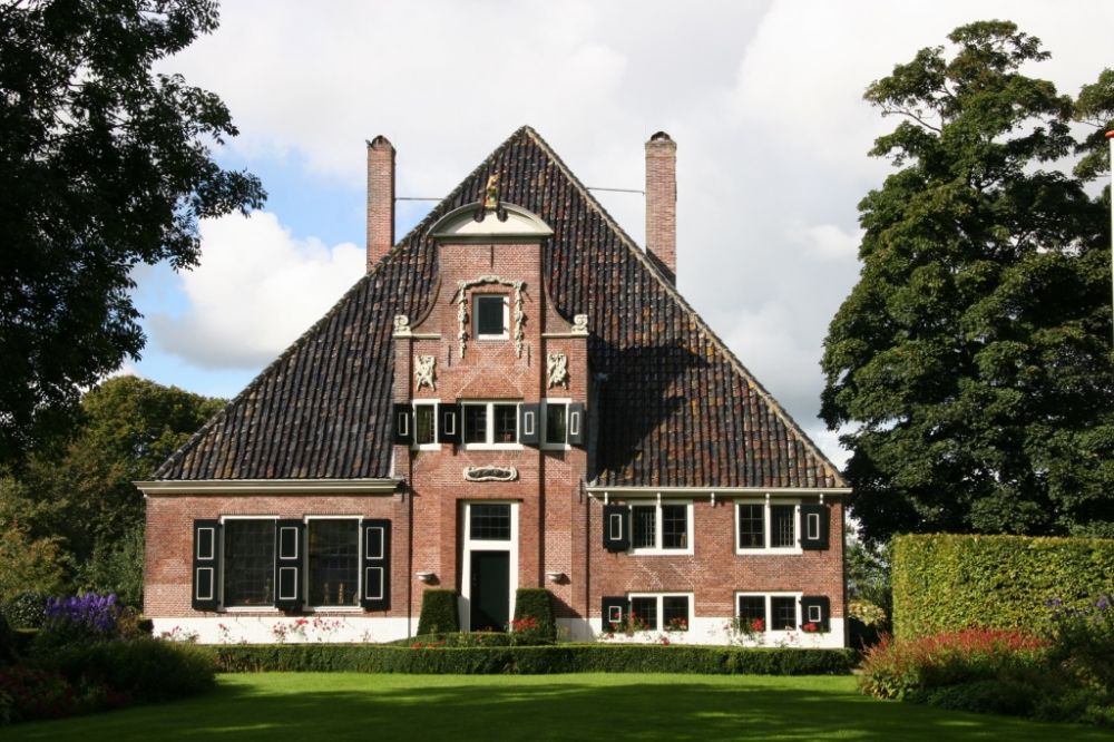 Stolpboerderij De Eenhoorn aan de Middenweg