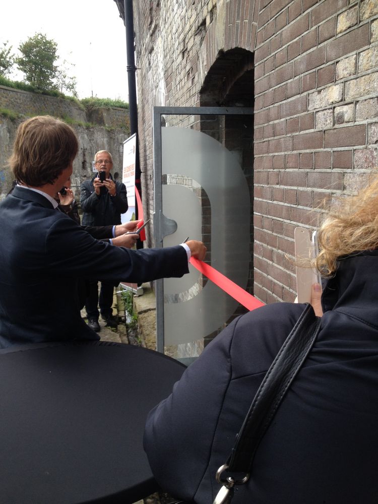 Het doorknippen van het lint.