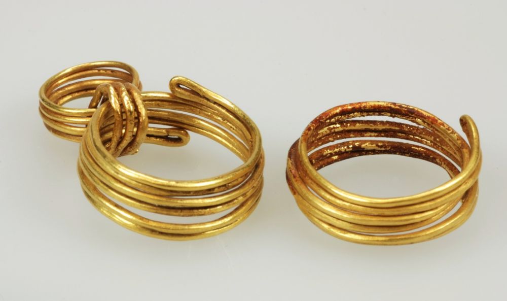 Sieraden gevonden bij grafheuvel Velserbroek.