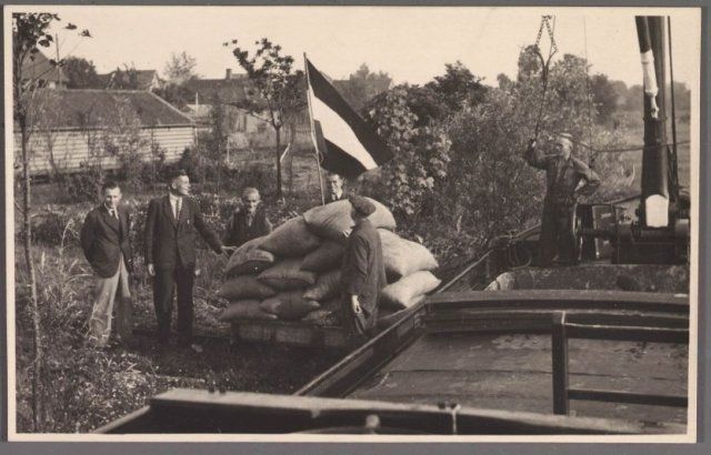 Boot van beurtschipper Dirk Couwenhoven, Westzaan 1940.