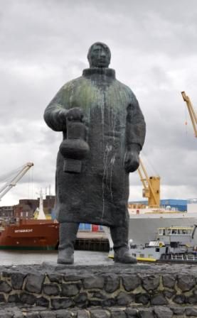 Vissersmonument IJmuiden.