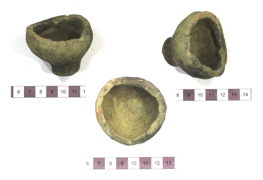 Potje met nagelafdrukken.