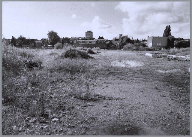 Braakliggend terrein van voormalig verffabriek Pieter Schoen, 2000