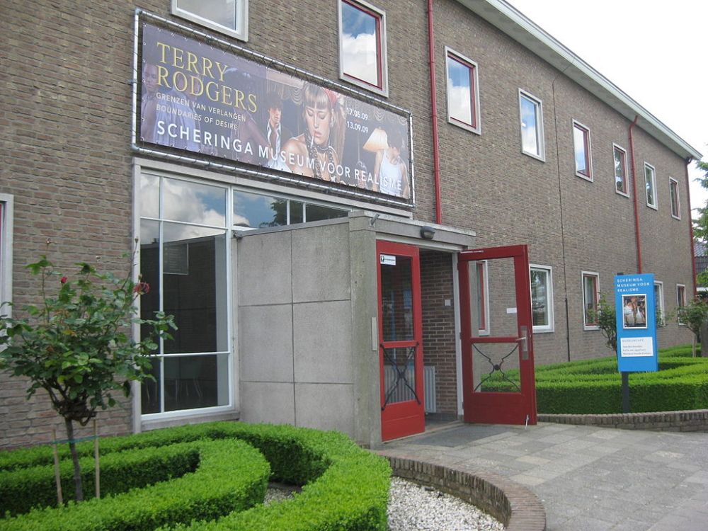 Het oude Scheringa Museum voor Realisme in de oude huishoudschool in Spanbroek