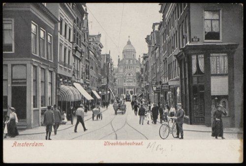 Utrechtsestraat gezien naar het Paleis voor Volksvlijt, omstreeks 1900.