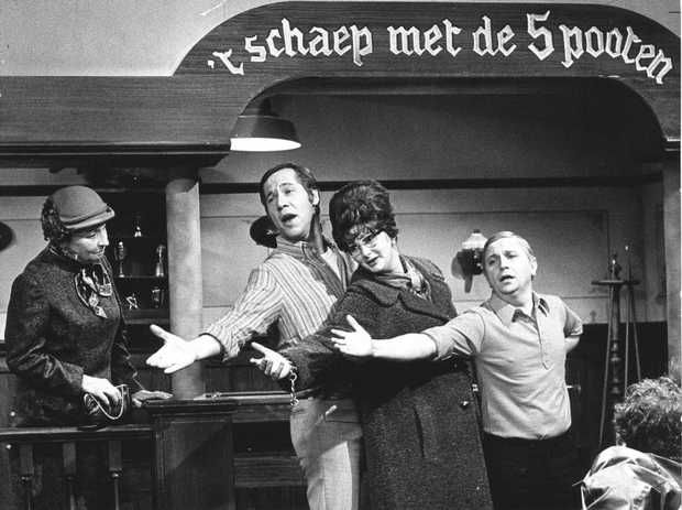 Adèle Bloemendaal in 't Schaap met de Vijf Pooten, 18 november 1969