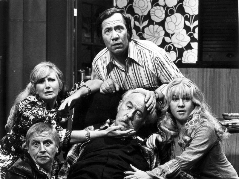 Adèle in 'Citroentje met suiker', met o.a. Piet Römer en Leen Jongewaal