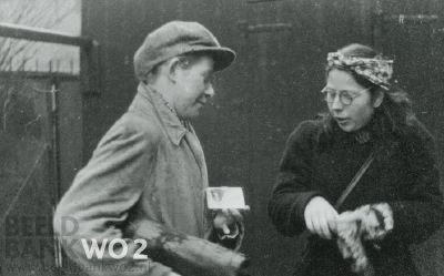 Truus Oversteegen en Hannie Schaft verkleed als verliefd stelletje