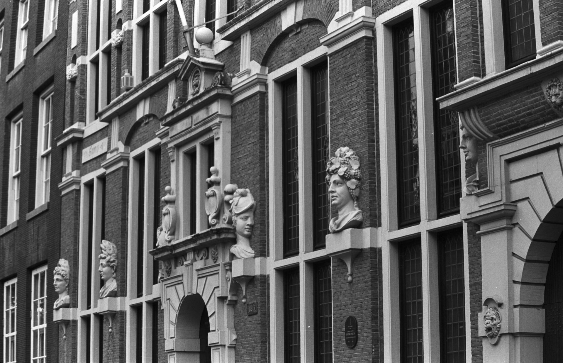 De bloederige historie van het Huis met de Hoofden - ONH