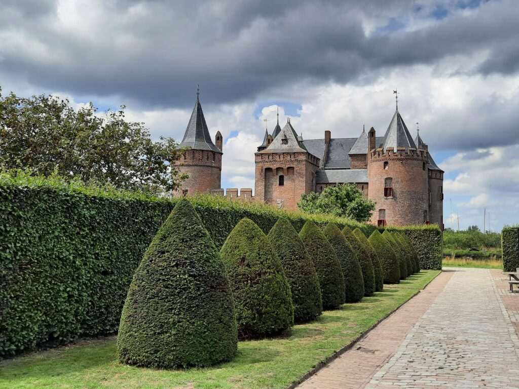 Breng een prikkelarm bezoek aan het Muiderslot