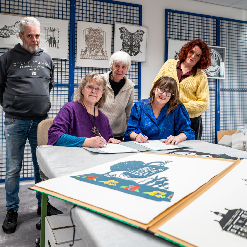 Knipwerken Charles van der Meij overgedragen aan Westfries Museum