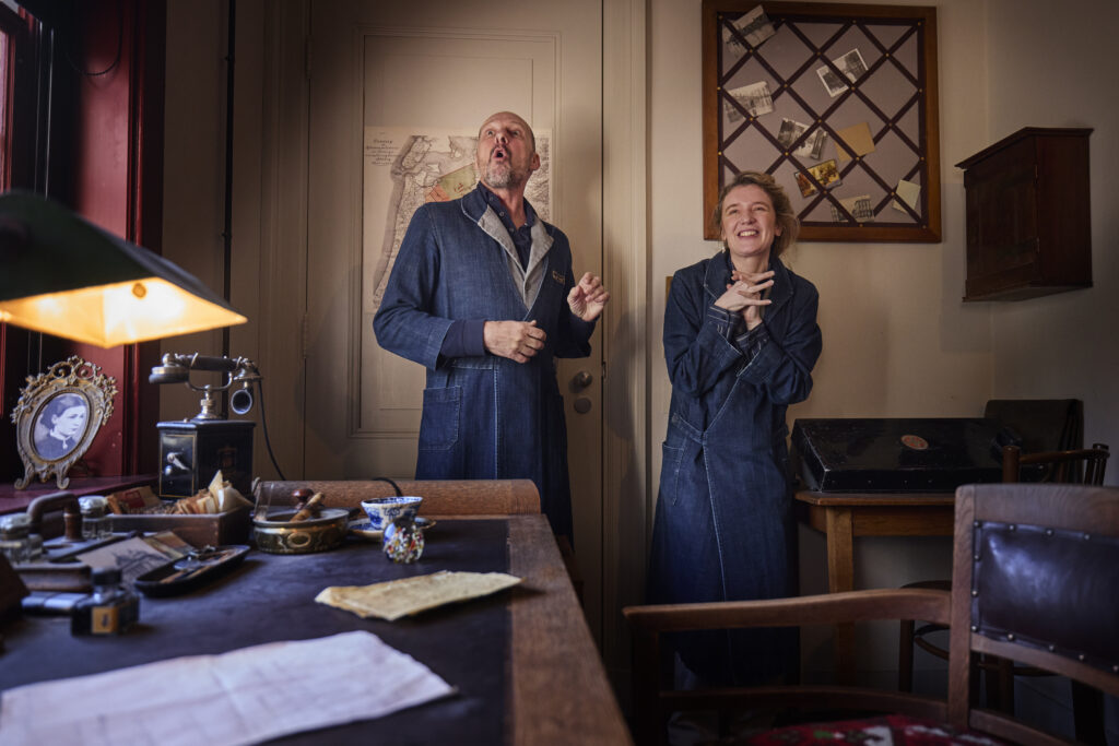 De Lorentz Formule: voor het tiende jaar vonkend theater in Teylers Museum