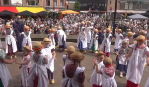 Dansgroepen op het Folklorepodium in Schagen