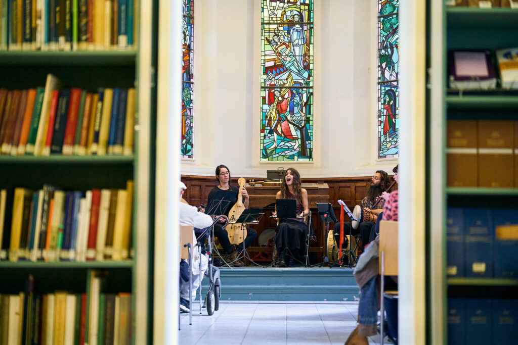 10 jaar Muze van Zuid: waar Amsterdam-Zuid podium wordt voor muziek en verhalen