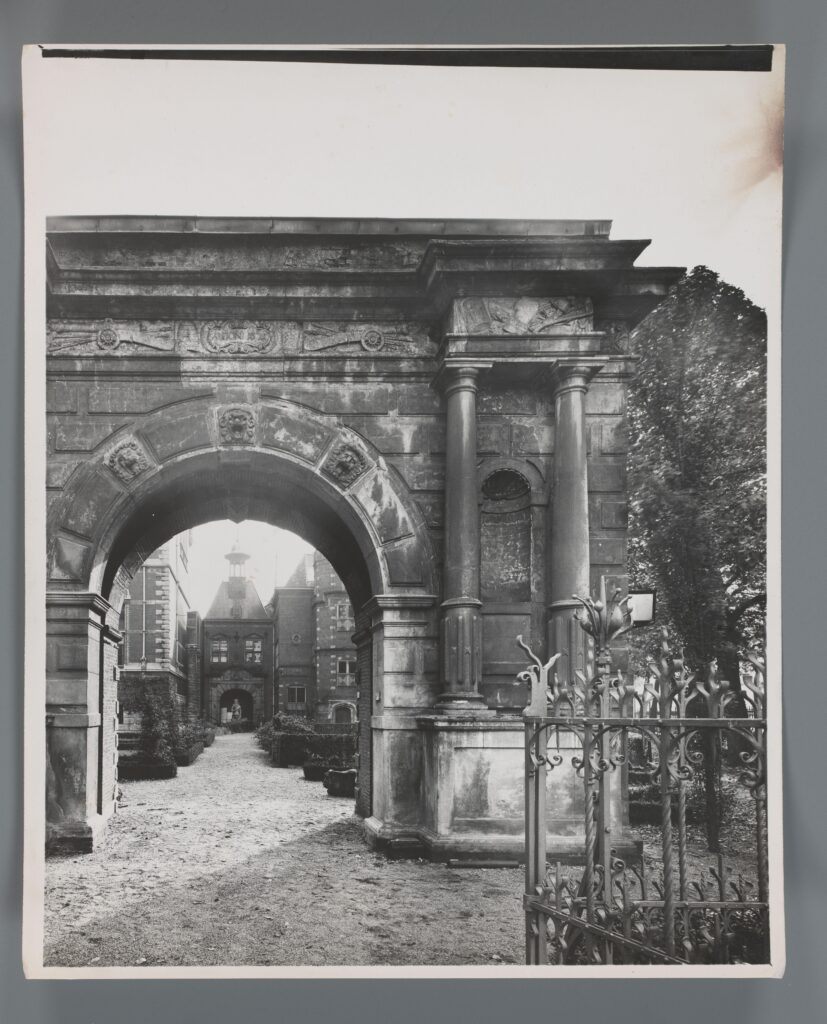 Groninger wil Herepoort in tuin Rijksmuseum terug
